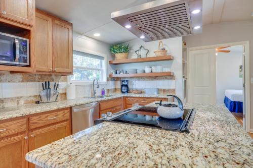 Pet-Friendly Canyon Lake Home about 3 Mi to Water! in Canyon Lake, USA