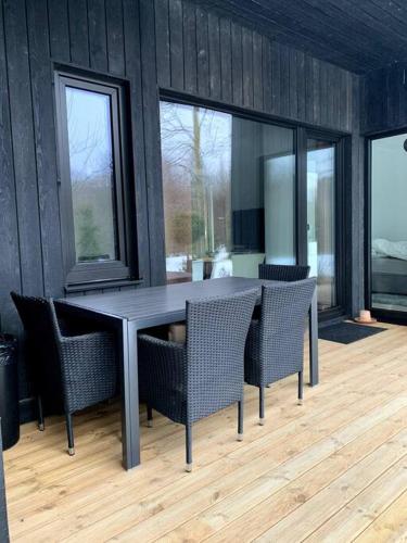 Small cozy 3-room house with terrace & large garden in Turisalu