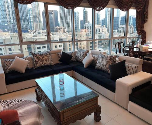 Downtown Dubai, Burj Khalifa area, Near Dubai Mall, Full Downtown views, Burj Residences 7, 2 Bedroom small apartment house, Dubaj (fotografie 2)