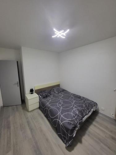 Chambre Neuve dans un logement partagé - Location saisonnière - Allonnes