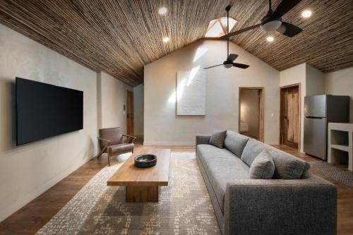 2 bedrooms, 3 beds