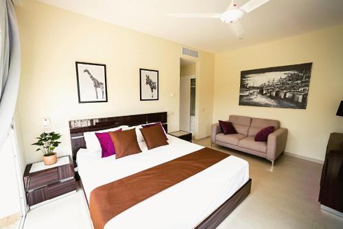 Four-Bedroom Villa image 8
