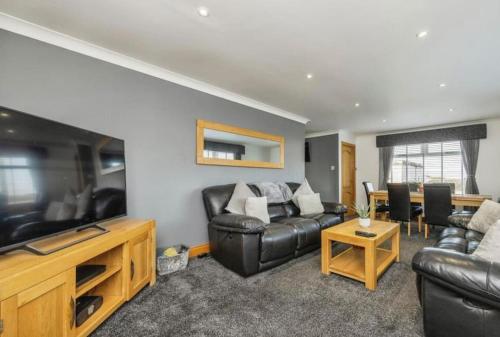 Спільний лаунж/ТБ зона, 101 Scotia Rooms in Shotts