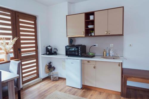 Cozy & stylish flat with amazing view near ski road, 5min to Gondola & Bar Street, Bansko (fotografie 6)