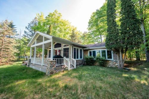 Torch lake views, Close to town, Firepit, Family fun, boat parking