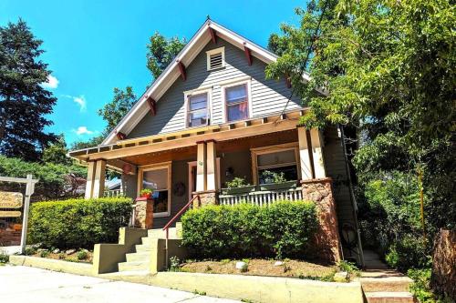 Manitou Springs White Yarrow Inn House