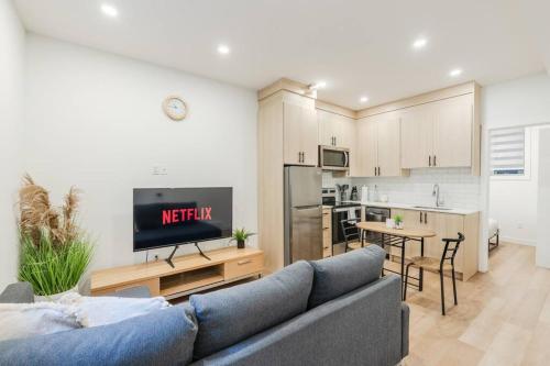 Upscale 1 Bedroom Suite Near Downtown, Free Wifi and Coffee