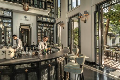Highly-rated bar