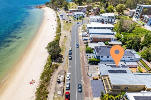 Silver Sands, 29A Victoria Pde - across the road to the water