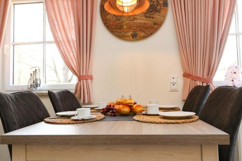 Apartment with Sea View image 10