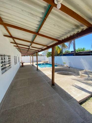 Cabaña con piscina y Cerca al mar VILLA CONEJO