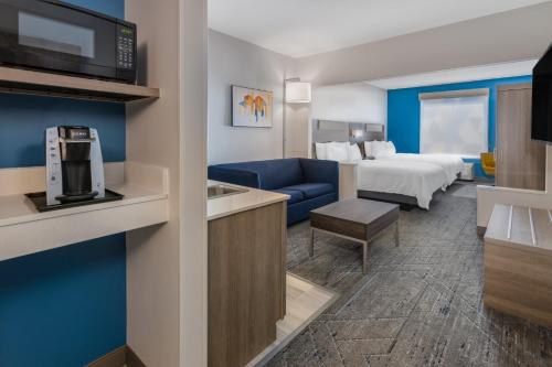 Holiday Inn Express Hotel & Suites Vineland Millville, an IHG Hotel