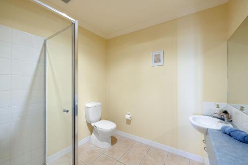 Beachfront Bliss - shared indoor pool & spa - image 5