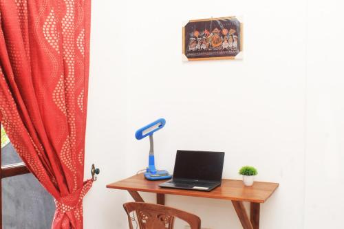 Deluxe Double Room with Balcony image 10