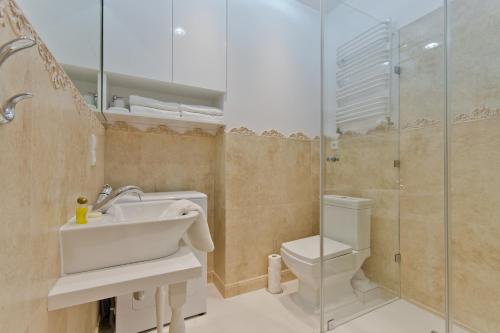 One-Bedroom Apartment image 7