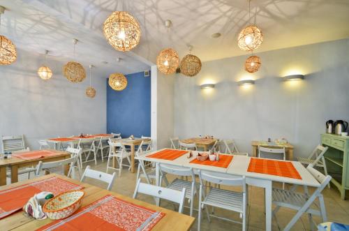 Red Carpet Hostel 5