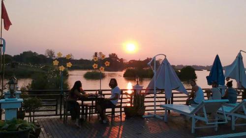 Restaurant, Golden Hotel Dondet in Muang Khong