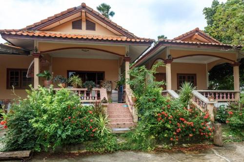 Beachfront bungalow south of Phuket