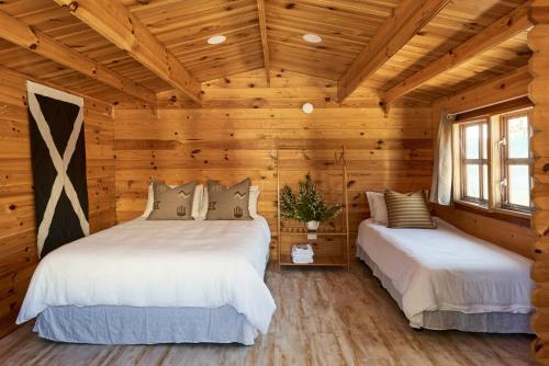 Tenterfield Lodge and Caravan Park Room Type - Basic Triple Room with Shared Bathroom