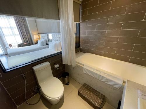 room detail thumbnail 2