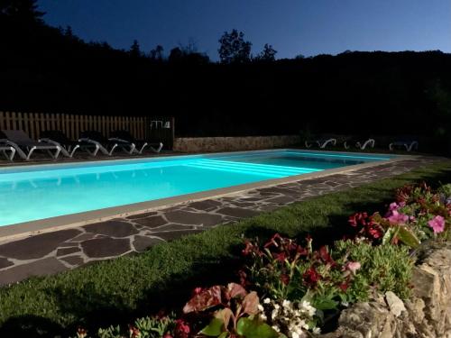 Les Gites Le Viallon, 3 gîtes avec terrasses privatives, Piscine chauffée, WIFI