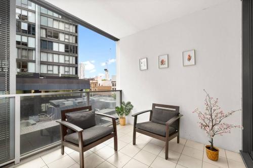 Secluded Surry Hills Escape with Private Balcony - image 13