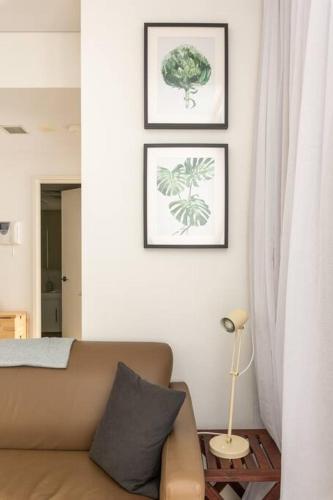 Secluded Surry Hills Escape with Private Balcony - image 2