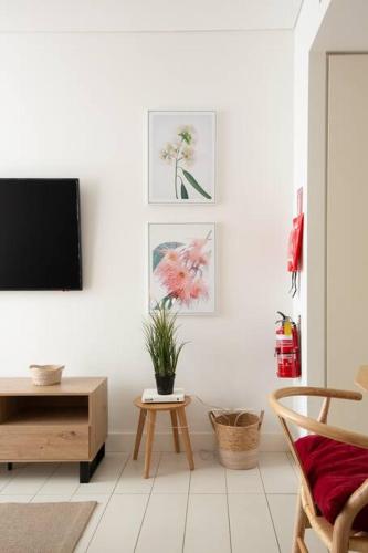 Secluded Surry Hills Escape with Private Balcony - image 11