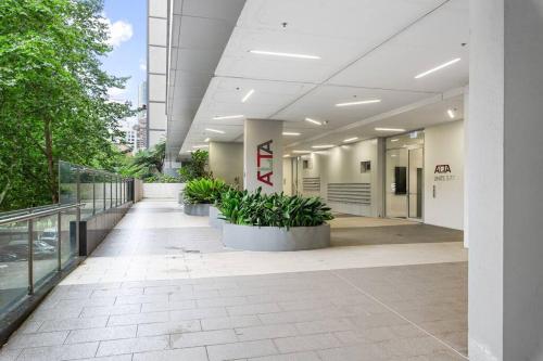 Secluded Surry Hills Escape with Private Balcony - image 7