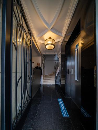 All Seasons Suites - image 2