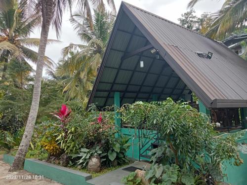 เดอะ คิงดอม เกต โฮเต็ล (The Kingdom Gate Hotel) in ฮาลโลลูวา