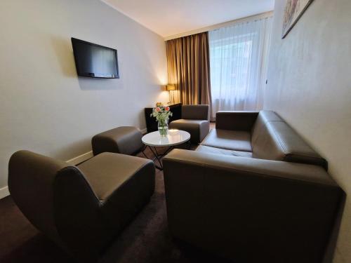 Platinum Palace Apartments - image 3