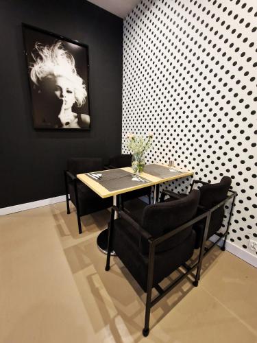 Platinum Palace Apartments - image 9