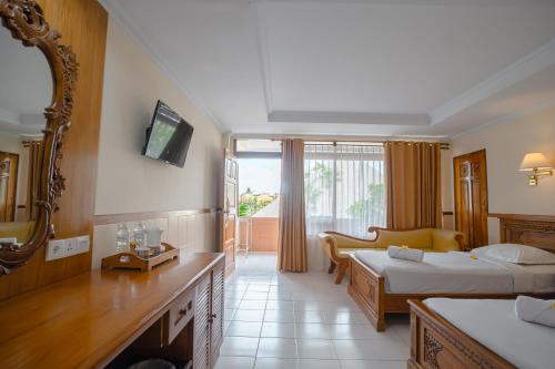 Deluxe Double or Twin Room image 9