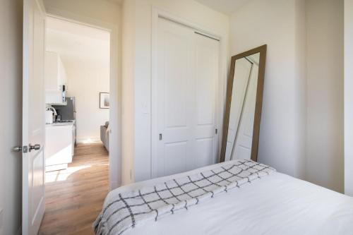 Dupont Circle 2br w wd nr dining bars WDC-749 in Washington, USA