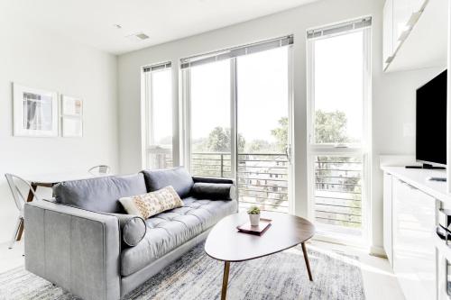 H Street 2br w wd nr bus stops restaurants WDC-761 in Washington, USA
