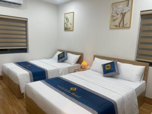 2 twin beds