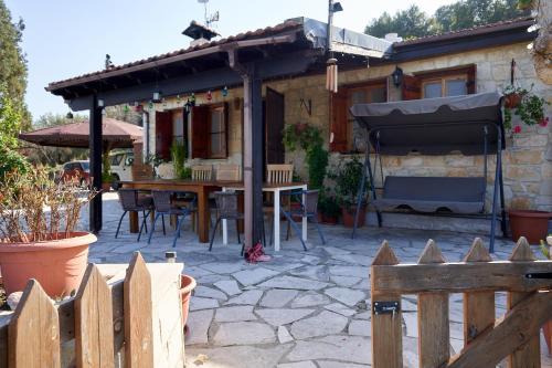 Viesnīcas āriene, Despina country retreat in Lemona