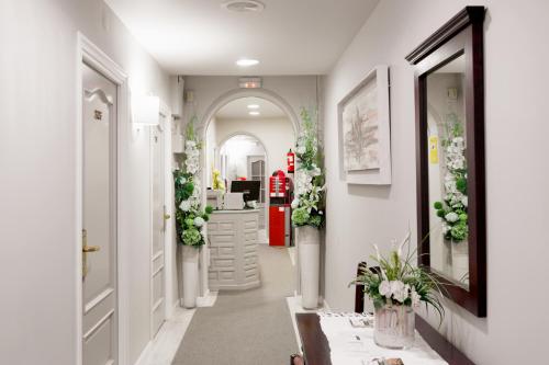 Hostal Macarena - image 9