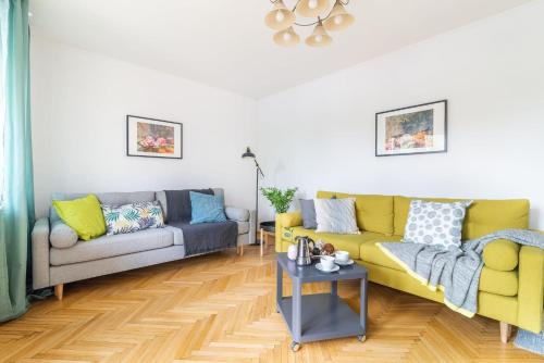 Smolna 8 - Warm Apartment with Balcony by Noclegi Renters, Warsaw (photo 8)