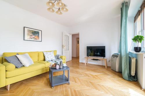 Smolna 8 - Warm Apartment with Balcony by Noclegi Renters, Warsaw (photo 10)