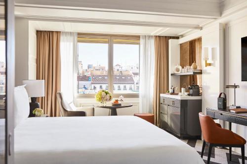 Deluxe Double or Twin Room image 2