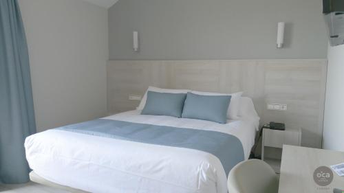 Deluxe Double Room image 3