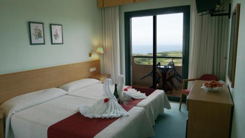 Twin Room with Sea View image 10
