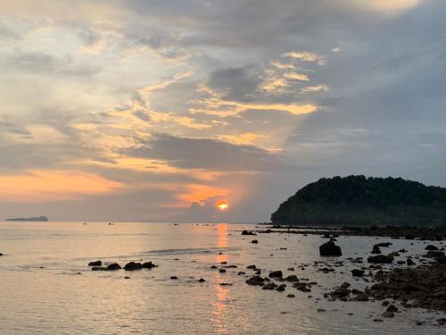 Sunset Beach Bungalow Koh Pu