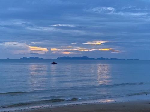 Sunset Beach Bungalow Koh Pu