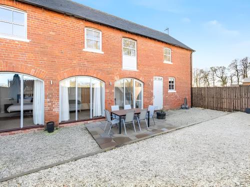 The Granary, Wolds Way Holiday Cottages, spacious 3 bed cottage