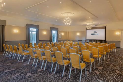 Hilton Puckrup Hall Tewkesbury - image 2