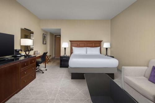 DoubleTree by Hilton Chicago O'Hare Airport-Rosemont - image 6