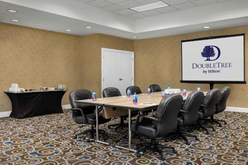 DoubleTree by Hilton Chicago O'Hare Airport-Rosemont - image 14